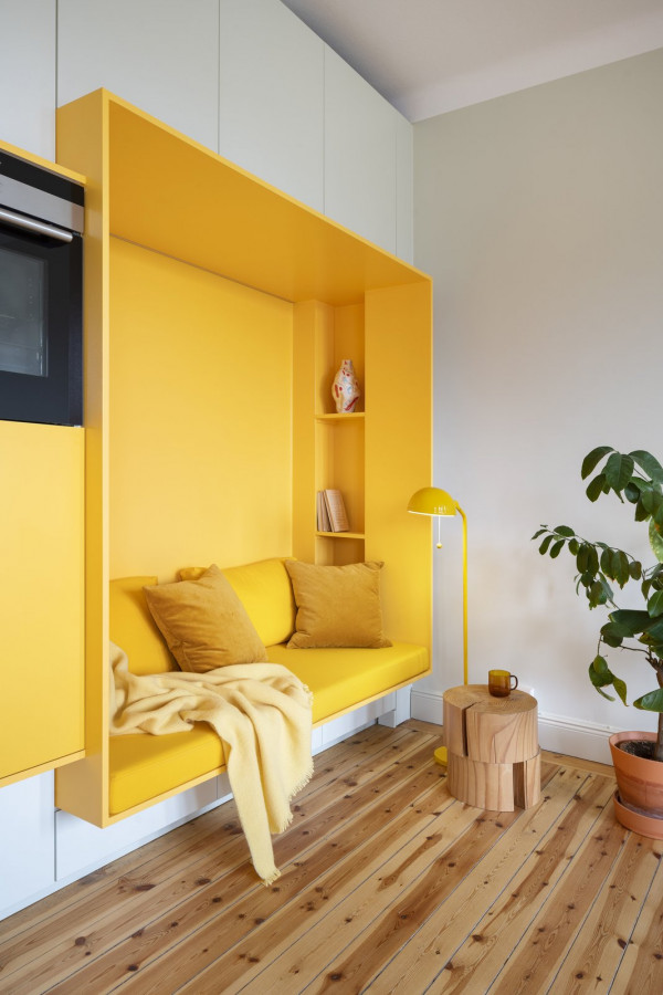 the functional wall in the kitchen ends in a seating niche