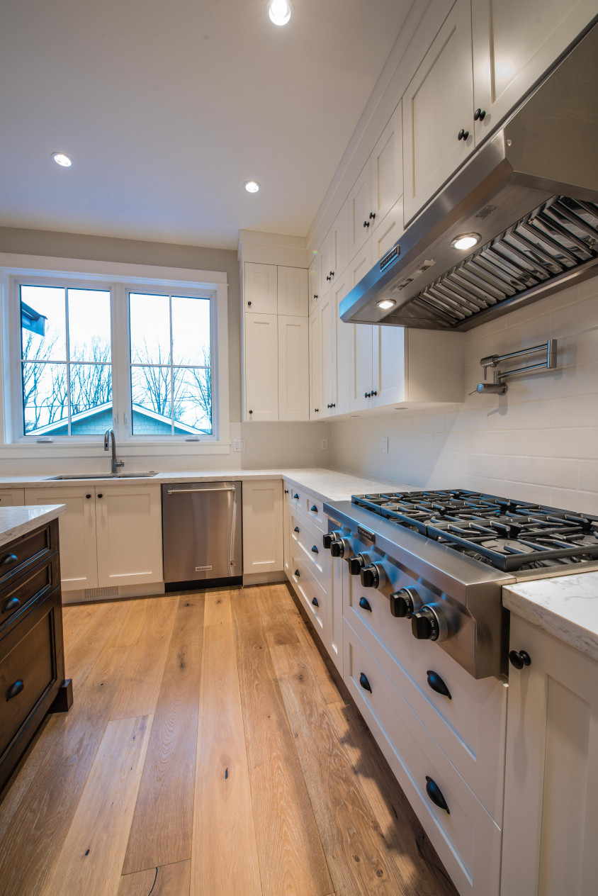 Pot filler above KitchenAid Cooktop