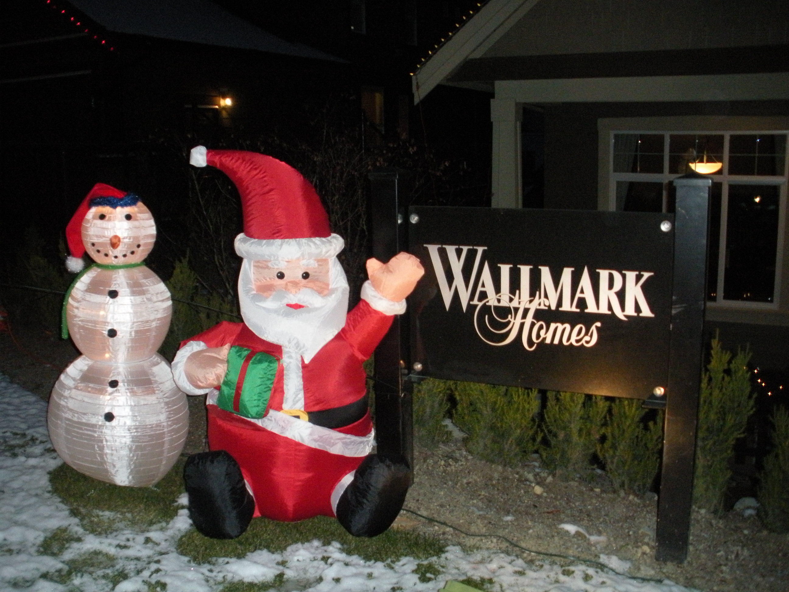 Wallmark holiday show home